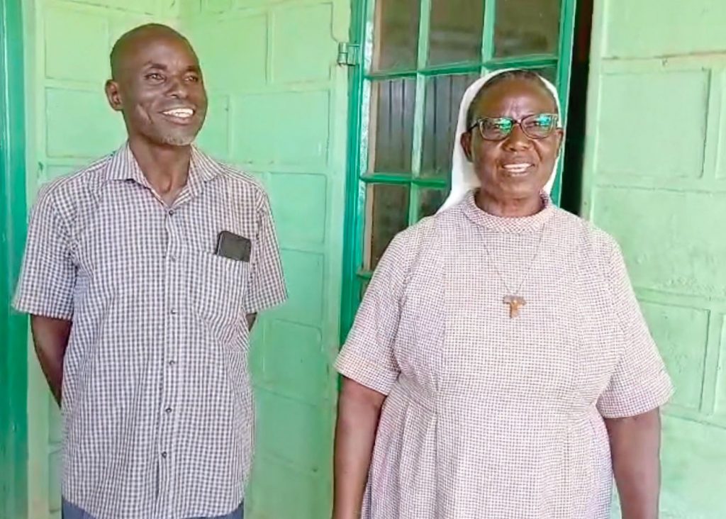 Schulleiter Charles und Sister Magdalena